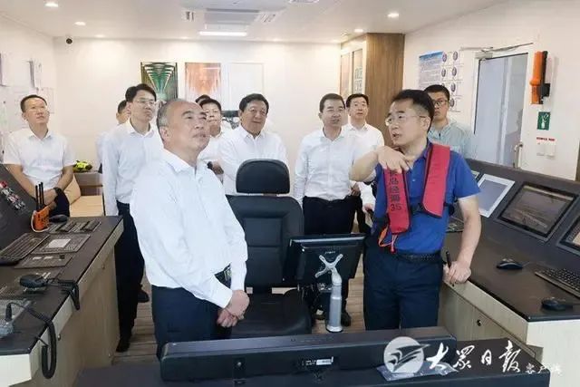 省委書記林武來煙調(diào)研“經(jīng)海005號”深海智能網(wǎng)箱